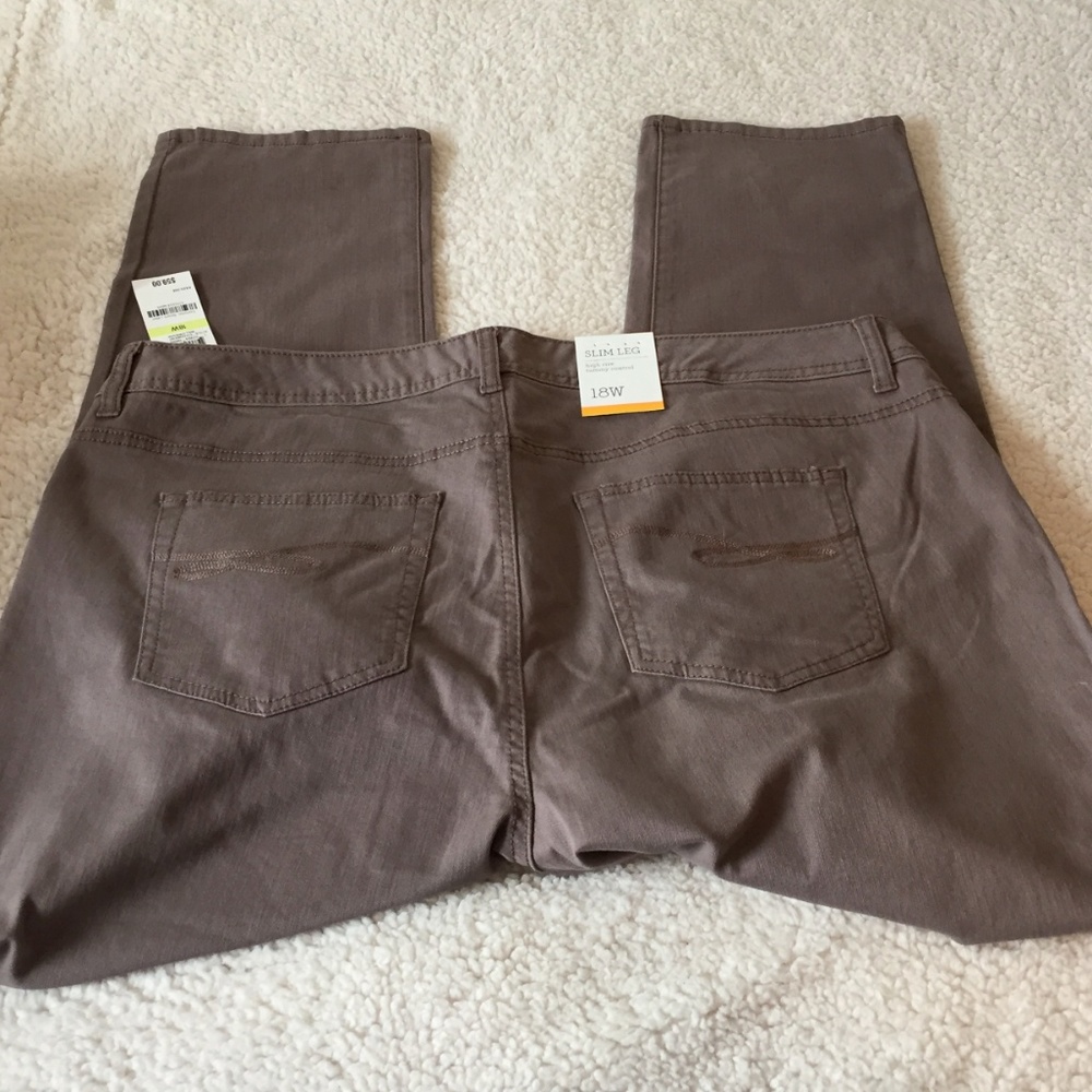 Petite Plus Size Tummy-Control Slim-Leg Jeans - Picture 3 of 6